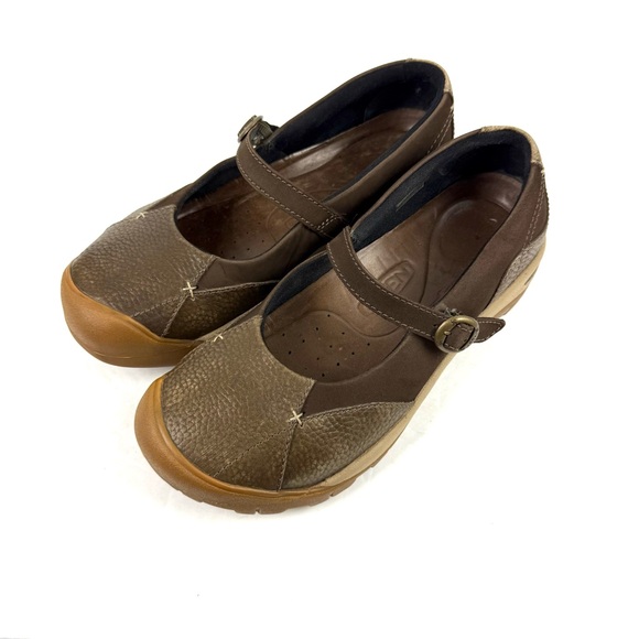 Athletic_Shoes